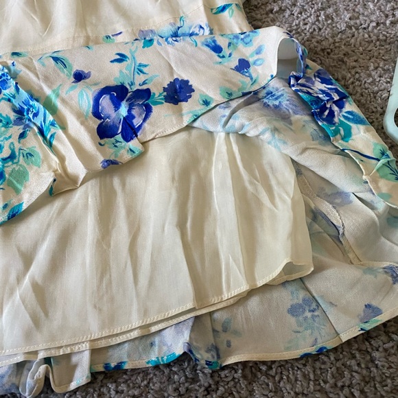 Olivaceous Floral 2 Tier Top NIP - Picture 7 of 9